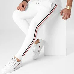 Promo ✨ Pantalon Jogging Avec Bandes Bleu Blanc Rouge 1449 Blanc de LBO 🛒 -France LBO Soldes Boutique lbo 243199 FAB SHALBO 1449 20210113T163011 03