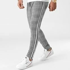 Acheter 👍 Pantalon Carreaux Avec Bandes 0026 Gris Noir Blanc de LBO ✨ 12 Acheter 👍 Pantalon Carreaux Avec Bandes 0026 Gris Noir Blanc de LBO ✨ -France LBO Soldes Boutique lbo 264697 FAB 1070574 0026 20210720T145916 03