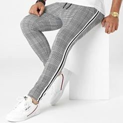 Acheter 👍 Pantalon Carreaux Avec Bandes 0026 Gris Noir Blanc de LBO ✨ 13 Acheter 👍 Pantalon Carreaux Avec Bandes 0026 Gris Noir Blanc de LBO ✨ -France LBO Soldes Boutique lbo 264697 FAB 1070574 0026 20210720T145917 04