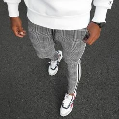 Acheter 👍 Pantalon Carreaux Avec Bandes 0026 Gris Noir Blanc de LBO ✨ 16 Acheter 👍 Pantalon Carreaux Avec Bandes 0026 Gris Noir Blanc de LBO ✨ -France LBO Soldes Boutique lbo 264697 FAB 1070574 0026 20210825T090125 05