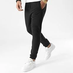 Grosses soldes 👏 Pantalon Jogging Uni 70 Noir de LBO 😉 -France LBO Soldes Boutique lbo 275397 FAB LBO 1070546 0070 20211201T093559 03