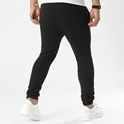Grosses soldes 👏 Pantalon Jogging Uni 70 Noir de LBO 😉 -France LBO Soldes Boutique lbo 275397 FAB LBO 1070546 0070 20211201T093600 04