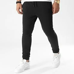Grosses soldes 👏 Pantalon Jogging Uni 70 Noir de LBO 😉