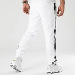 Vente flash 🎉 Pantalon Jogging A Bandes 0022 Blanc de LBO 🎉 -France LBO Soldes Boutique lbo 287376 FAB LBO 10701336 0022 20211019T074316 04