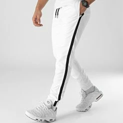 Le moins cher 👏 Pantalon Jogging A Bandes Noir 0024 Blanc de LBO 🧨