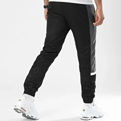 Coupon 👍 Pantalon Jogging Tricolore A Bandes 0031 Noir Gris Anthracite de LBO 👏 -France LBO Soldes Boutique lbo 287385 FAB LBO 10701336 0031 20211119T140525 04