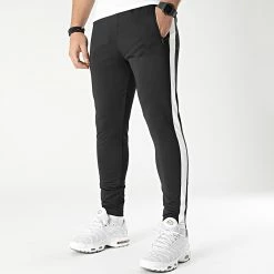 Nouveau 🛒 Pantalon Jogging Training Bande 0036 Noir Blanc de LBO ❤️ 8 Nouveau 🛒 Pantalon Jogging Training Bande 0036 Noir Blanc de LBO ❤️ -France LBO Soldes Boutique lbo 291066 FAB LBO 10701336 0036 20220126T151415 03