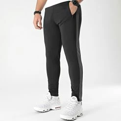 Sortie 🤩 Pantalon Jogging Training Bande 0037 Noir Gris Anthracite de LBO 🔥 -France LBO Soldes Boutique lbo 291067 FAB LBO 10701336 0037 20220126T151435 03