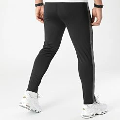 Sortie 🤩 Pantalon Jogging Training Bande 0037 Noir Gris Anthracite de LBO 🔥 -France LBO Soldes Boutique lbo 291067 FAB LBO 10701336 0037 20220126T151436 04