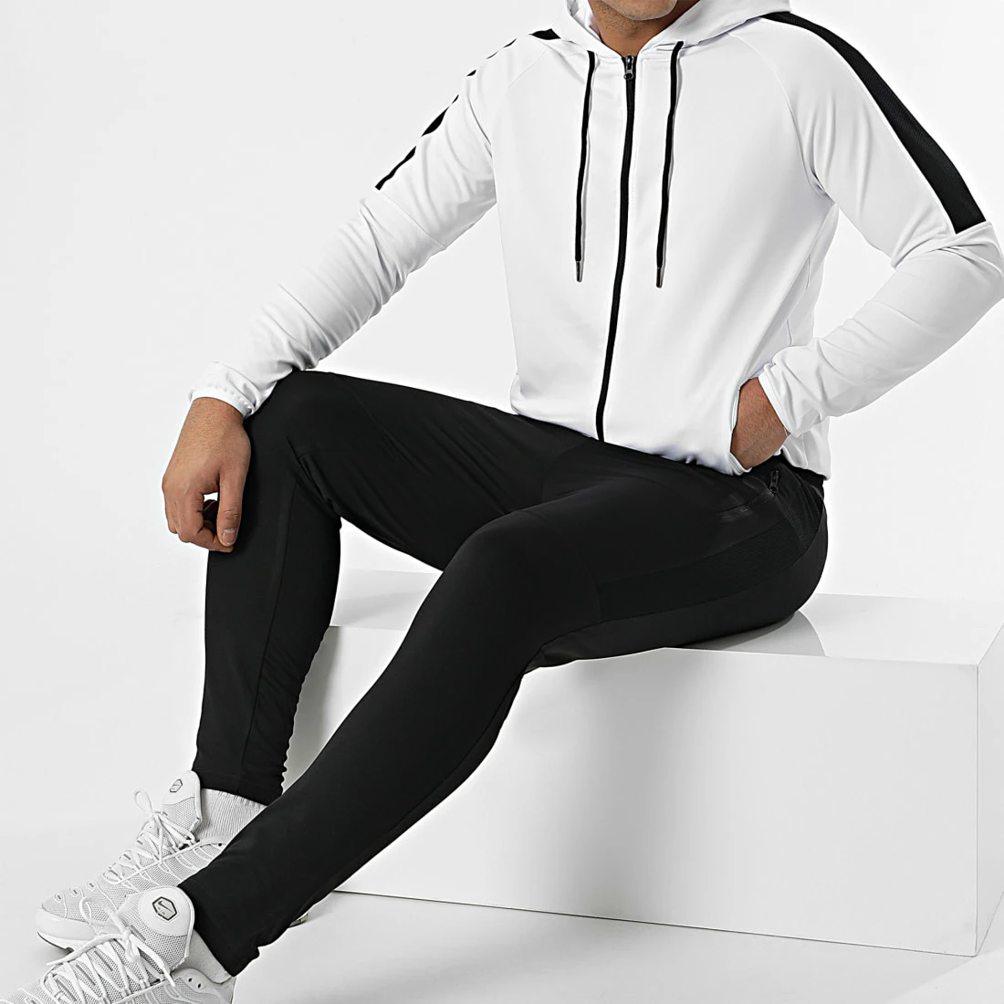 Acheter 🌟 Ensemble De Survêtement Training Avec Bande Mesh 0048 Blanc Noir de LBO 🤩 3 Acheter 🌟 Ensemble De Survêtement Training Avec Bande Mesh 0048 Blanc Noir de LBO 🤩