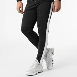 Coupon ✨ Ensemble De Survetement Training Avec Bande 0050 Noir de LBO 🔥 -France LBO Soldes Boutique lbo 291074 FAB LBO 10701336 0050 20220124T141249 04