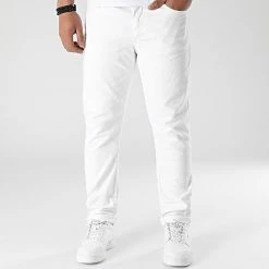 Promo 🎉 Jean Regular Fit 2199 Blanc Denim de LBO 🌟