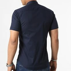 Remise 😉 Chemise Manches Courtes Col Mao Slim Fit 2186 Bleu Marine de LBO 😍 -France LBO Soldes Boutique lbo 313955 FAB SHALBO 2186 20220602T115453 04