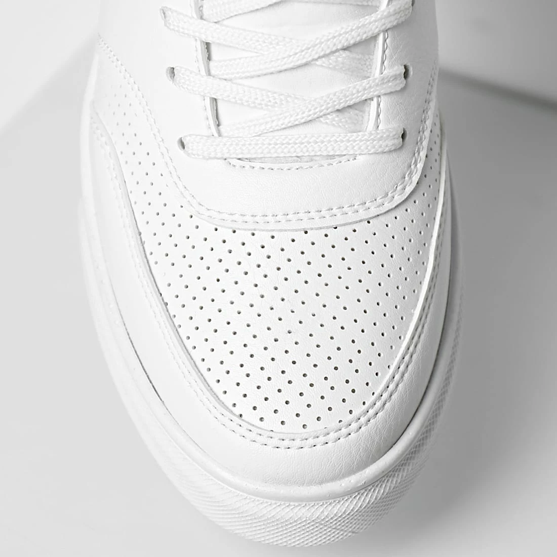 Remise 💯 Baskets 2413 Blanc de LBO ⭐ 4 Remise 💯 Baskets 2413 Blanc de LBO ⭐ – Image 3