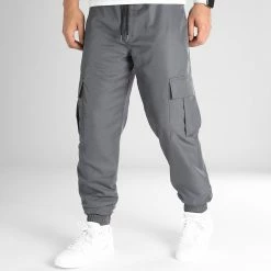 Vente flash 🔥 Lot De 2 Pantalons Cargo 10701336 Gris Anthracite Noir de LBO 👍 -France LBO Soldes Boutique lbo 347738 LOT 10701336 0204 10701336 0213 20221111T135746 05